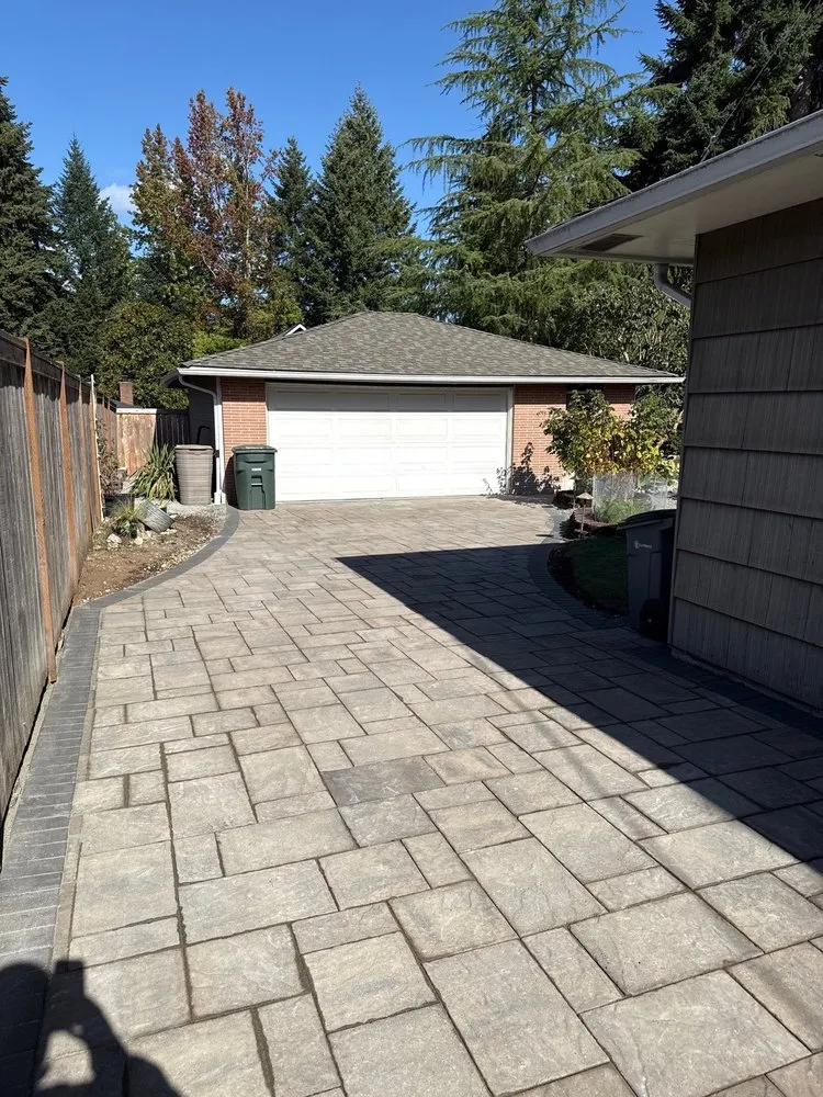 Professional outdoor landscaping with custom design in Shoreline, WA by Green Leaf Landscaping & Construction
