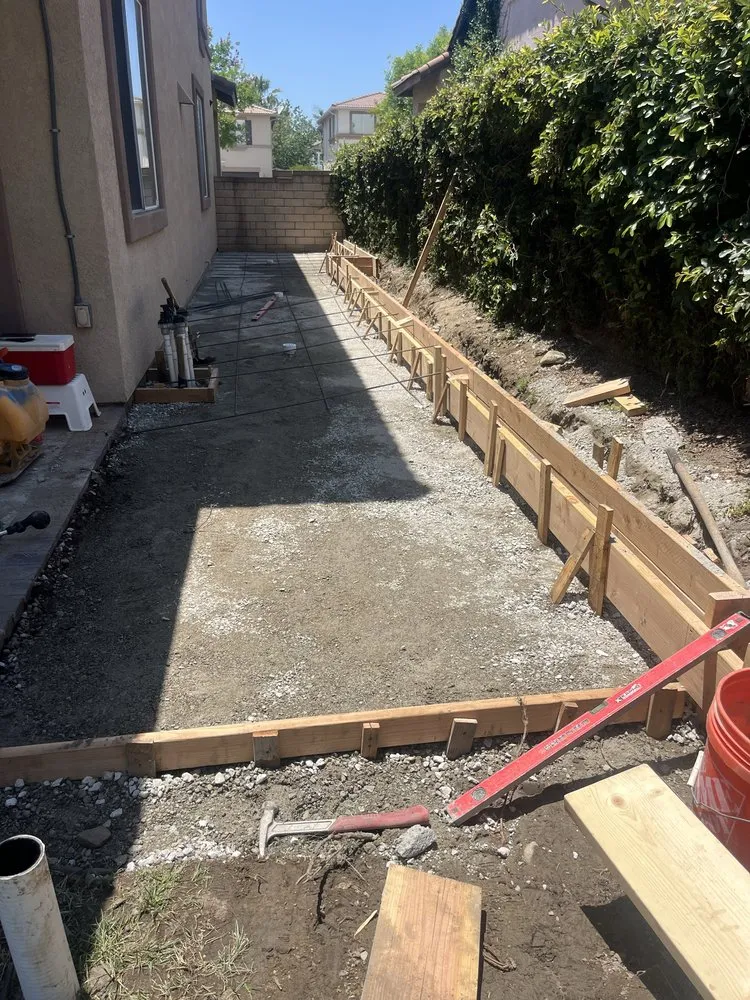 Top-rated yard cleanup service in Pomona, CA by Green Leaf Landscaping and Maintenance