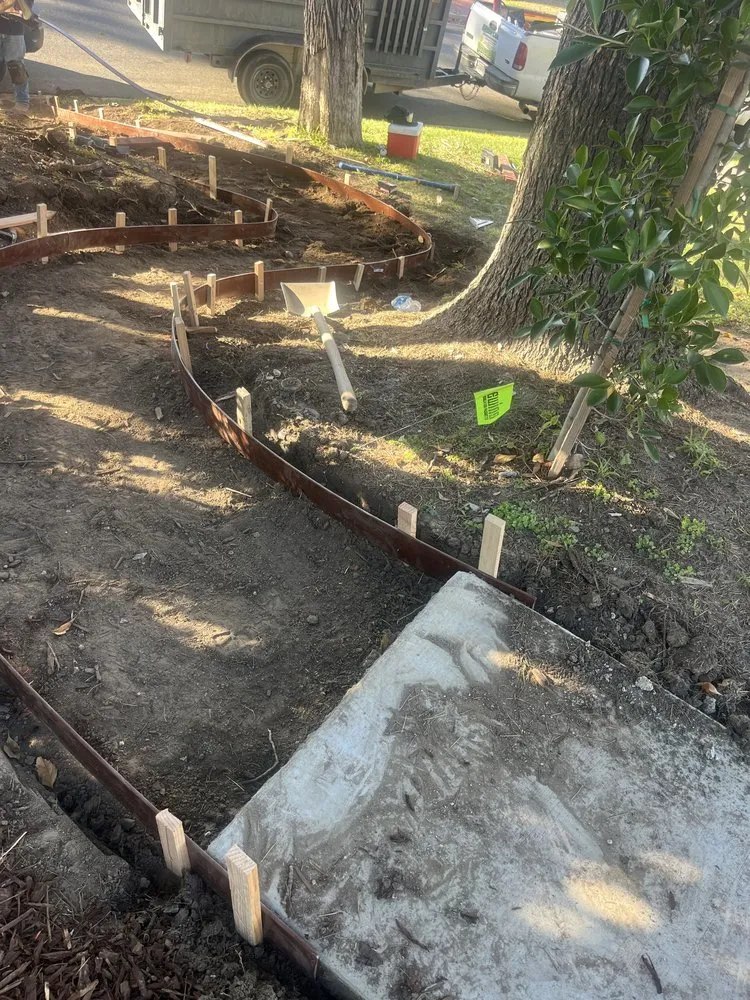 Expert lawn care service in Pomona, CA - Green Leaf Landscaping and Maintenance