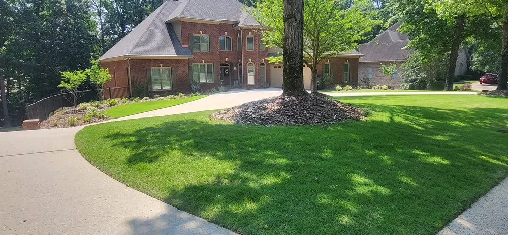 Local yard maintenance experts serving Birmingham, AL - Green Leaf landscaping