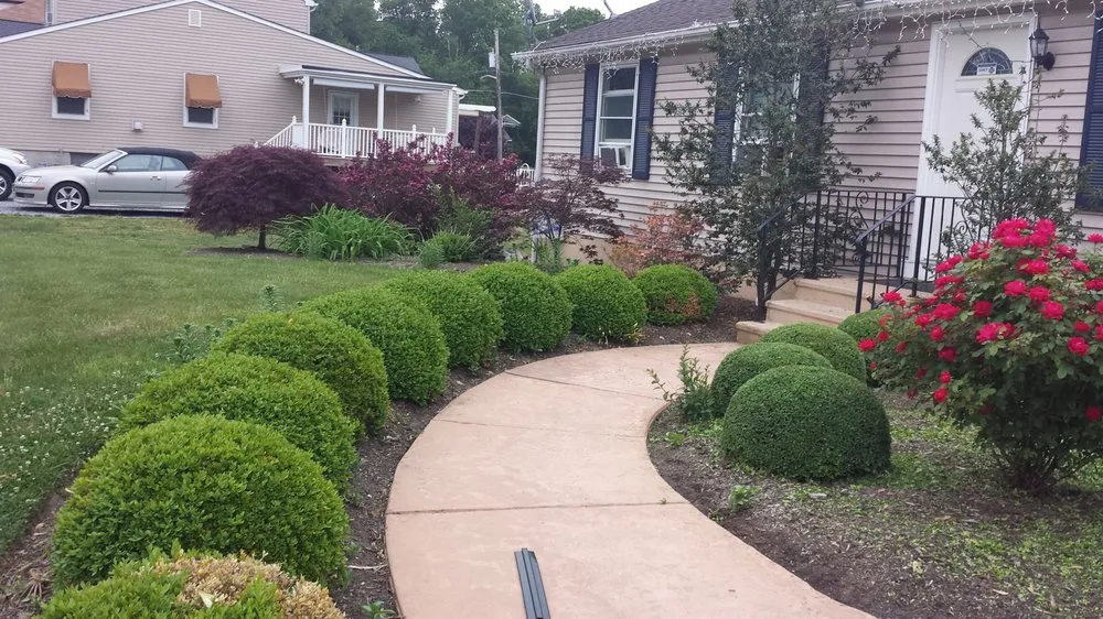 Custom outdoor landscaping experts serving Lawrence Township, NJ - Green Leaf Landscaping Service & Snowplowing