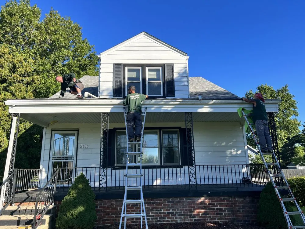 Expert yard cleanup service in Toledo, OH - Green Leaf Landscaping