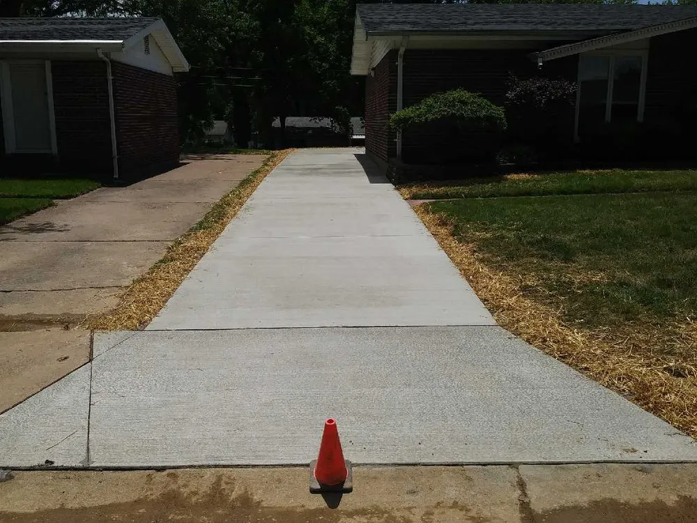 Expert garden landscaping near you in Cottage Hills, IL by Green Leaf Lawn Care