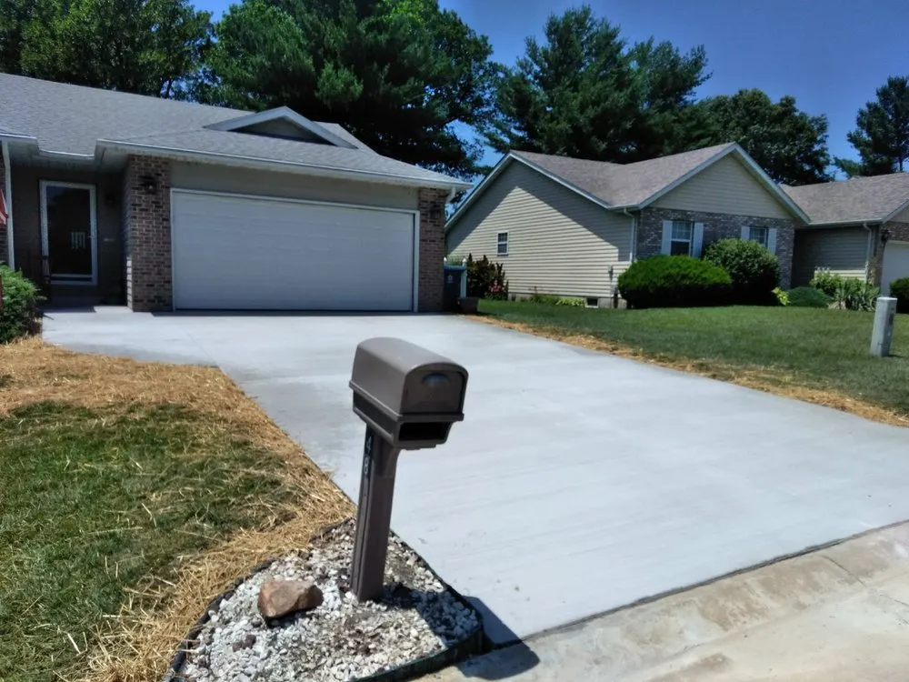 Professional lawn mowing service in Cottage Hills, IL by Green Leaf Lawn Care