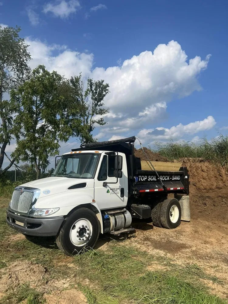 Custom lawn care service for residential properties in Glasgow, KY by Green Leaf Nursery