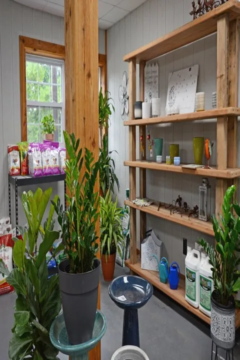 Professional garden landscaping experts serving Glasgow, KY - Green Leaf Nursery