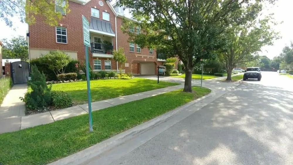 Expert lawn mowing service in Enchanted Oak, TX - Green Leaf Services