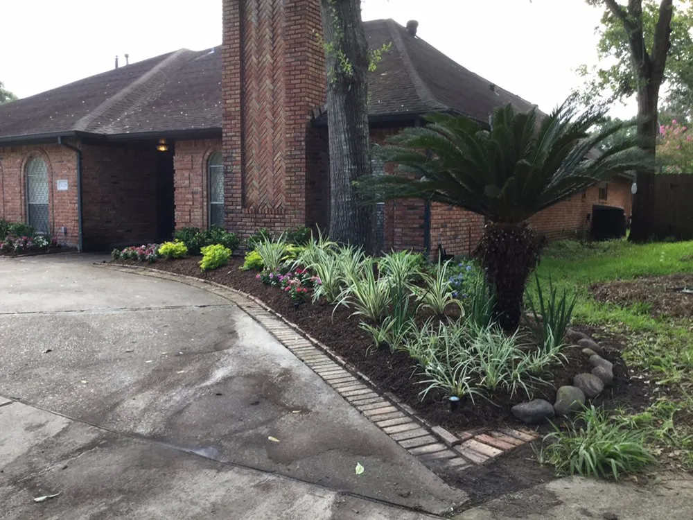 Custom outdoor landscaping in Katy, TX - Green Leaf Tree Services