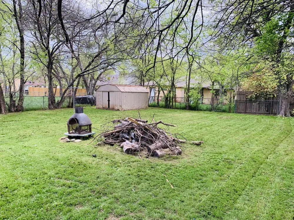 Professional yard maintenance in Killeen, TX by Green Legendz Lawncare