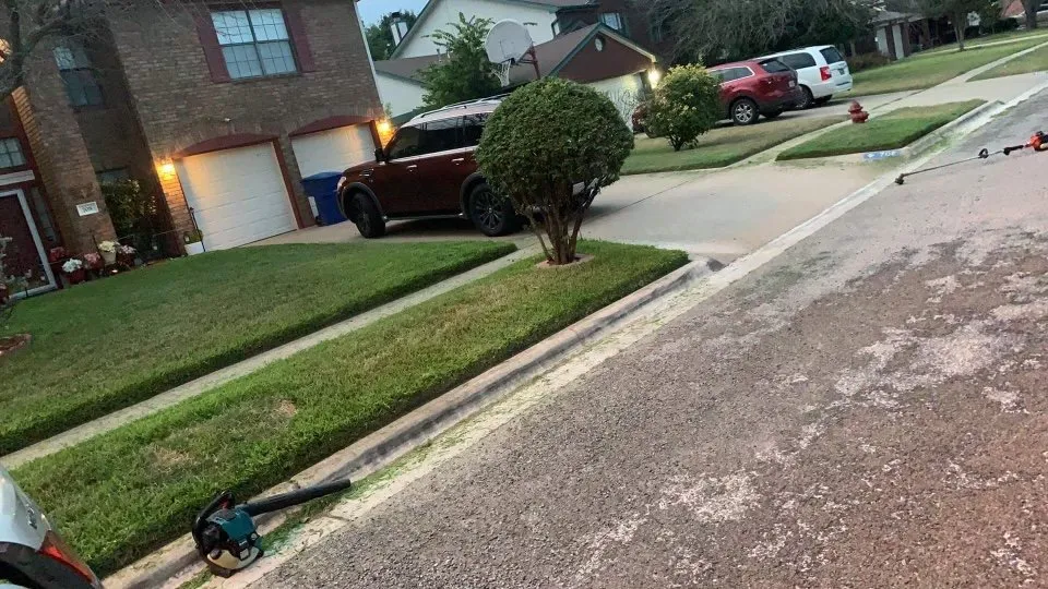 Affordable residential landscaping for homes in Killeen, TX by Green Legendz Lawncare