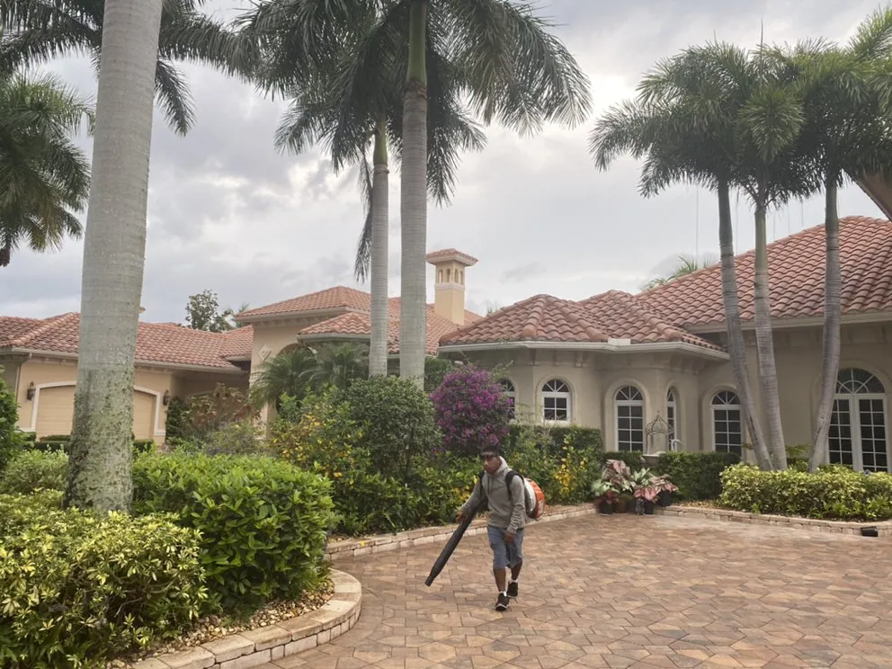 Reliable garden landscaping in Estero, FL by Green Life Design & Maintenance