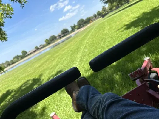 Green Life Landscaping Logo