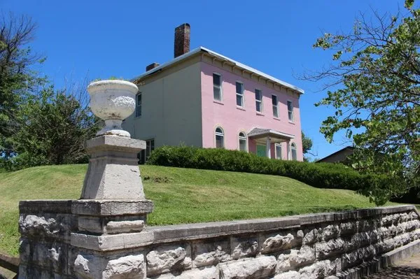 Green Life Lawn Care and Landscaping Logo