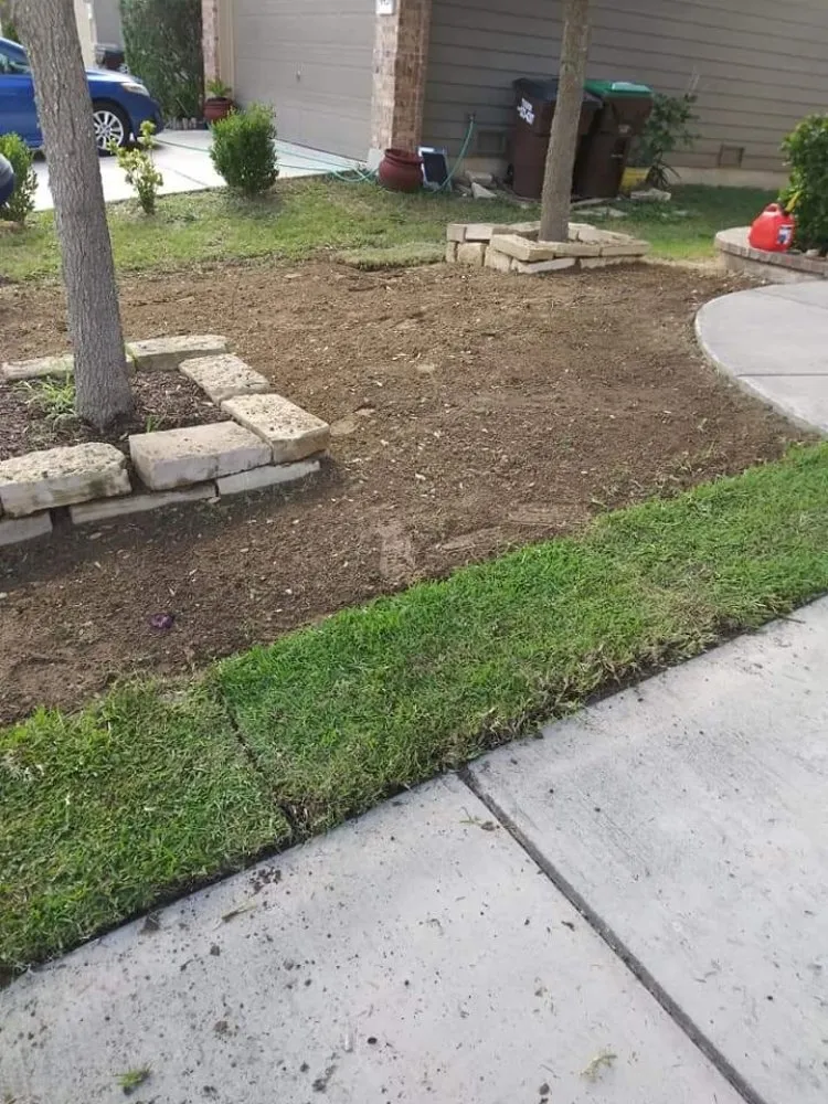 Custom outdoor landscaping in San Antonio, TX by Green Life Lawn Service
