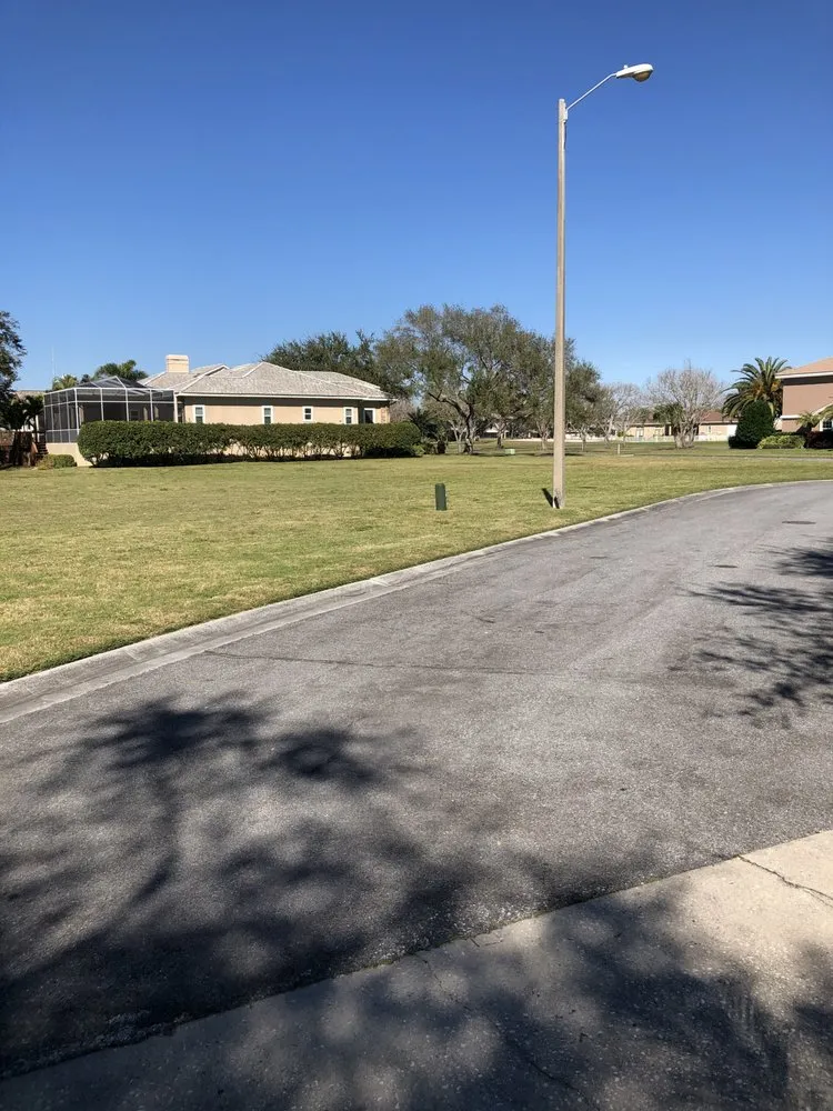 Trusted lawn mowing service for year-round maintenance across Pinellas Park, FL - Green life lawns