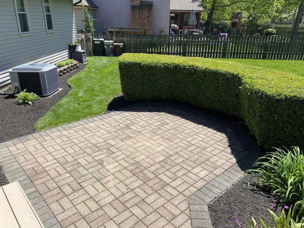 Expert outdoor landscaping for beautiful yards in Columbus, OH by Green Line Landscape