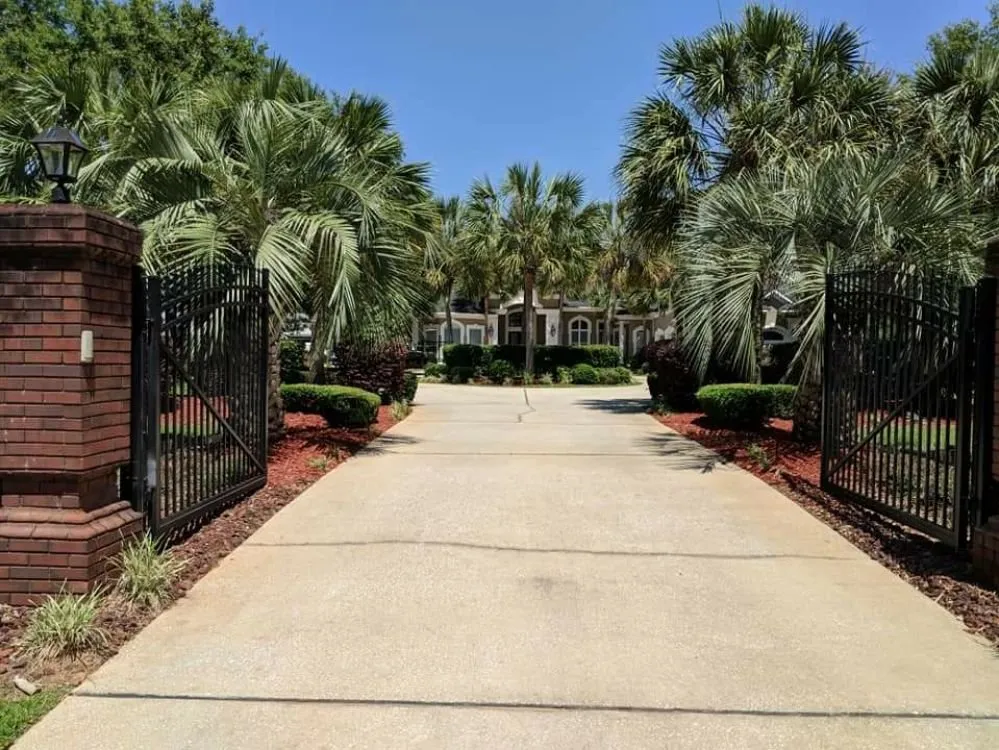 Custom yard cleanup service in Mobile, AL by Green Magic Landscape