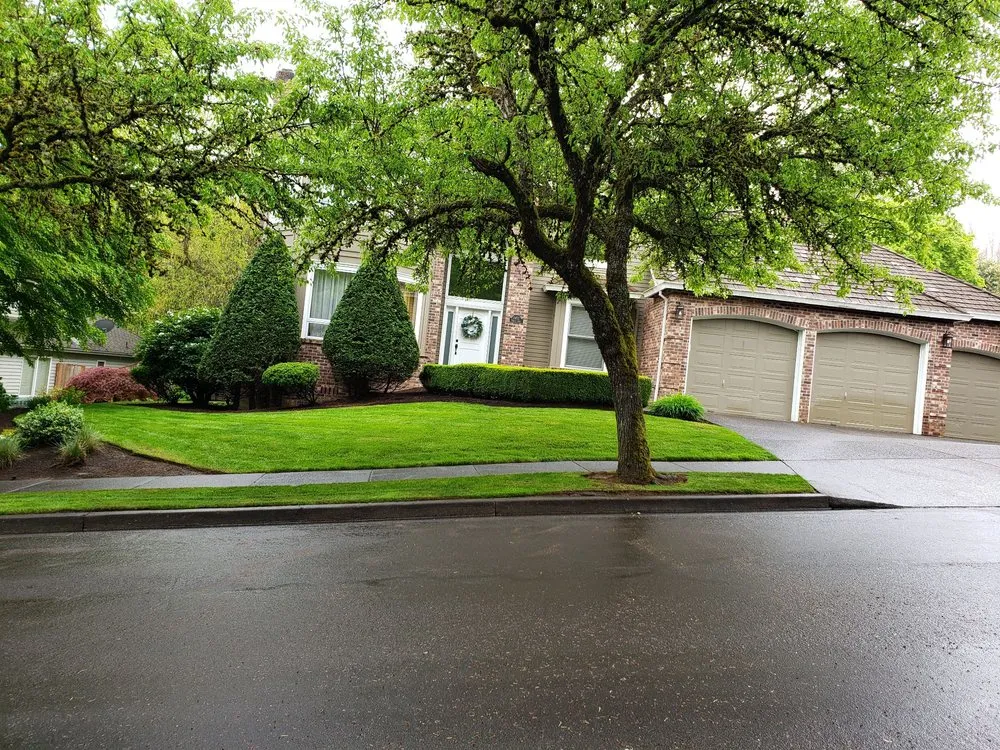 Custom lawn care service experts serving Gladstone, OR - Green Maple Landscape Maintenance