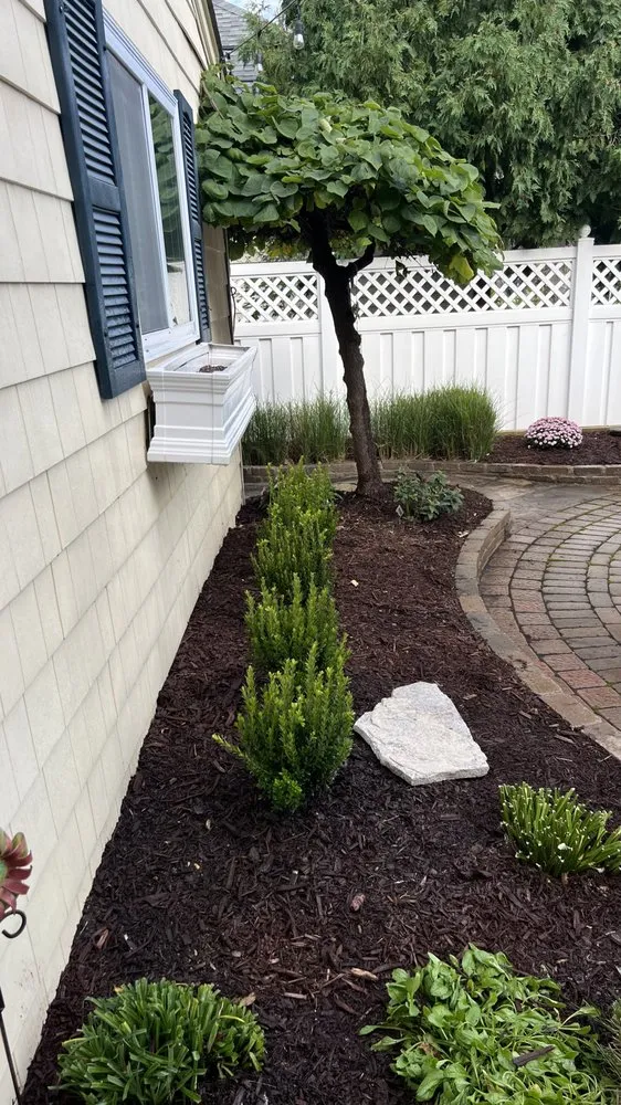 Top-rated garden landscaping in Inkster, MI by Green Maples Lawn And Landscape
