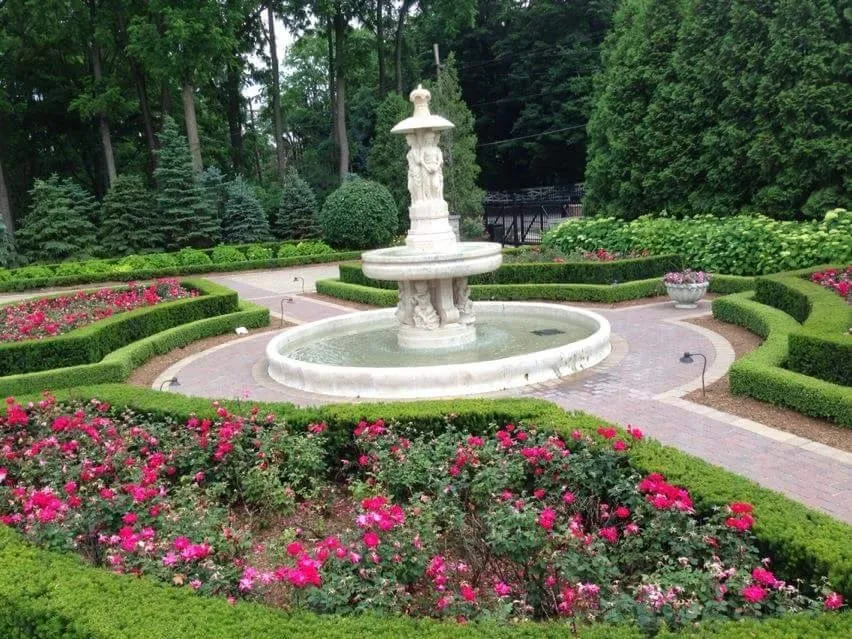 Affordable landscape design experts serving Rochester Hills, MI - Green Meadows Lawnscape