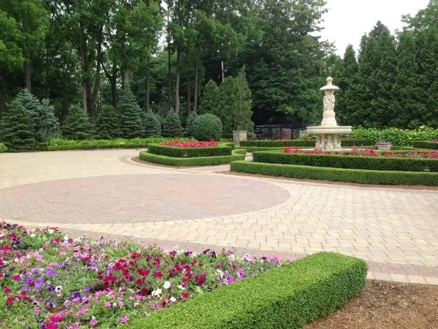 Expert lawn mowing service in Rochester Hills, MI - Green Meadows Lawnscape