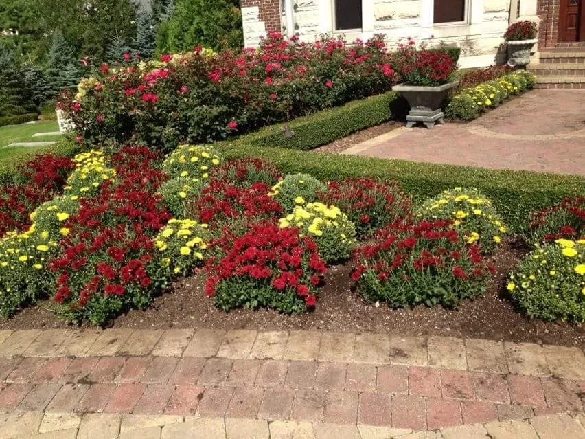 Custom landscaping services with custom design in Rochester Hills, MI by Green Meadows Lawnscape