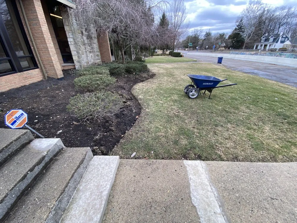 Expert yard maintenance experts serving Columbus, OH - Green Mosaic Landscape