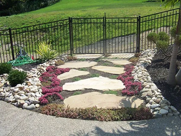 Affordable garden landscaping in Cedar Hill, TX - Green Mountain Creek Lawn Care