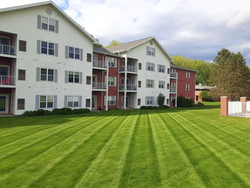 Expert yard maintenance experts serving Madison, WI - Green Mowers Lawn Care