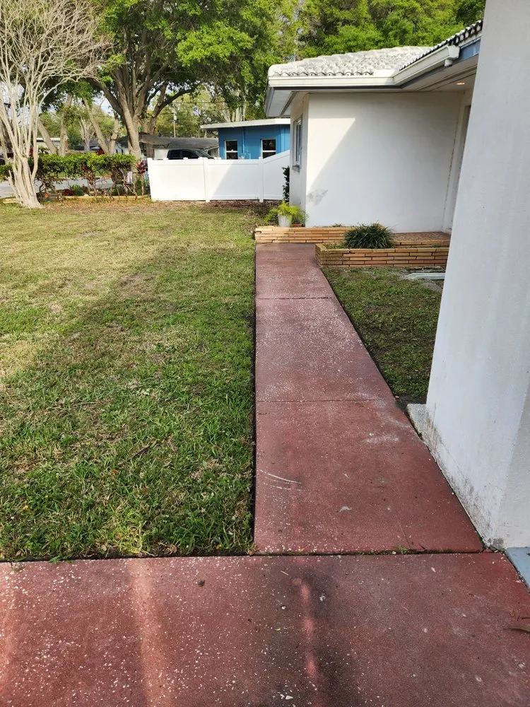 Local lawn care service in Tampa Bay, FL by Green Munsters