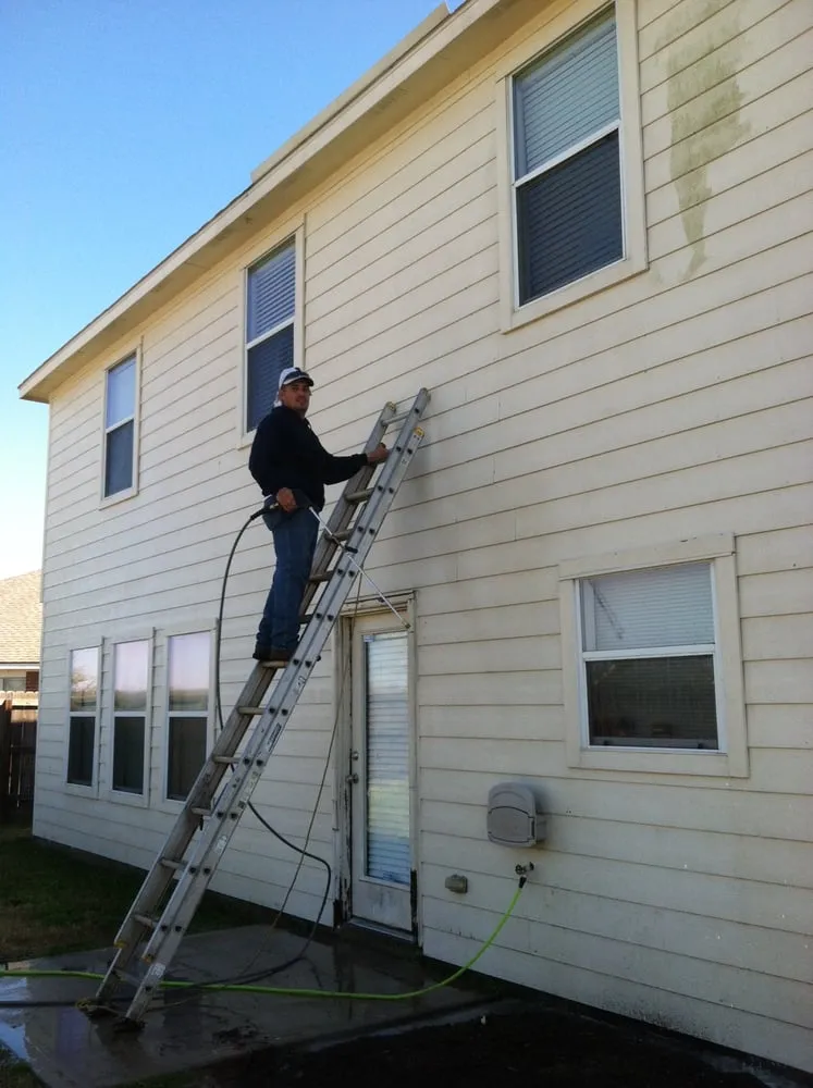 Professional lawn mowing service in Houston, TX by Green Nature Landscape