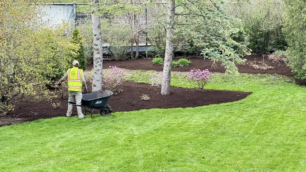 Professional garden landscaping with custom design across Round Lake Beach, IL - Green Oak Landscapes