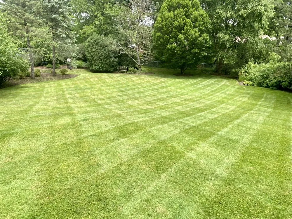 Custom lawn care service experts serving Round Lake Beach, IL - Green Oak Landscapes