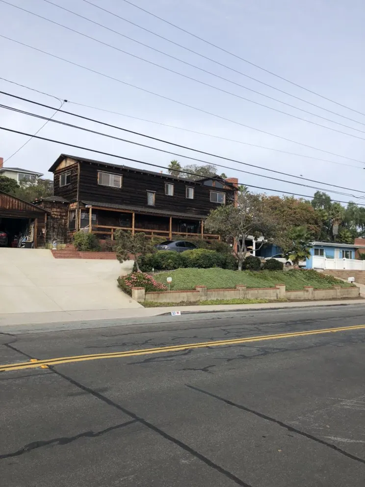 Professional lawn care service for year-round maintenance in San Diego, CA by Green Oaks Landscape Maintence