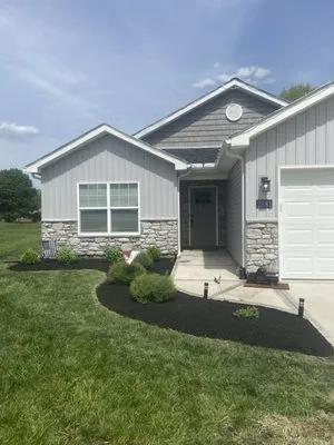 Green Oaks Lawn & Lansdscaping Logo