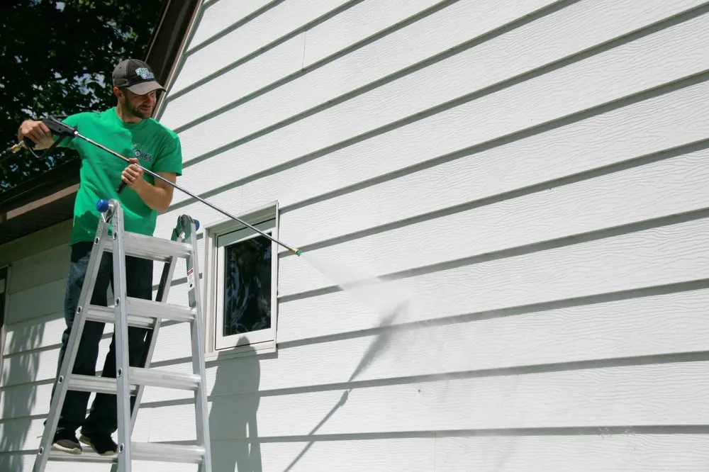 Reliable lawn care service experts serving Rice Lake, WI - Green Oasis