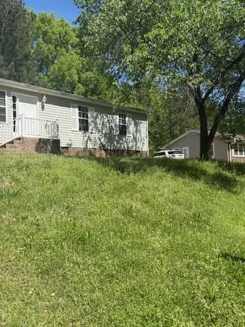 Custom garden landscaping with custom design in Durham, NC by Green Oasis Solutions