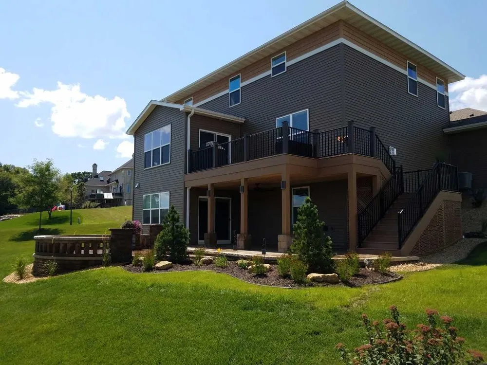 Custom yard cleanup service for beautiful yards in Woodbury, MN by Green Oasis