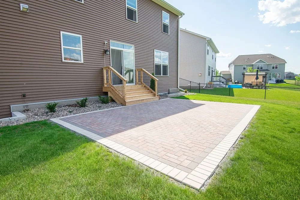 Affordable yard cleanup service for beautiful yards in Woodbury, MN by Green Oasis