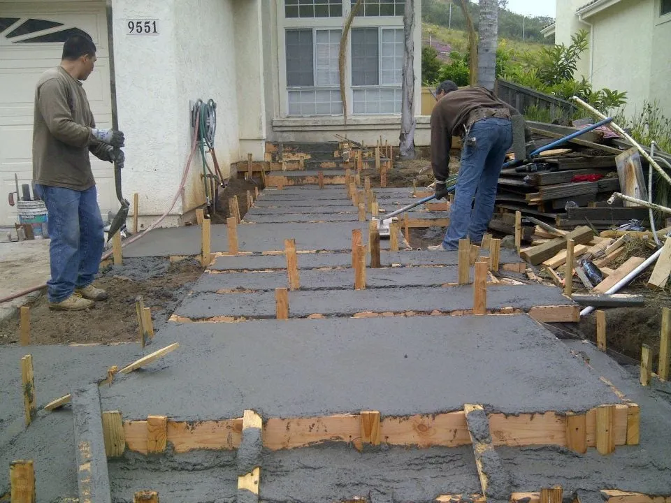 Custom lawn care service for residential properties in Santee, CA by Green Paradise Landscape Inc