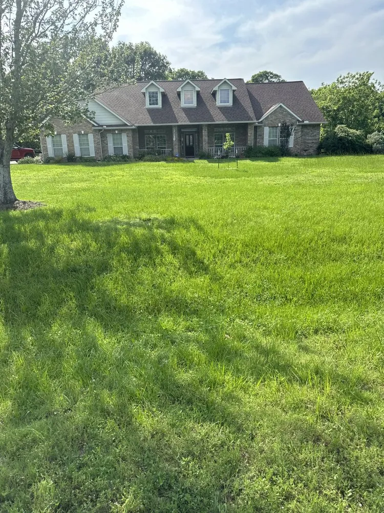 Trusted lawn care service experts serving Richmond, TX - Green Paradise Landscaping