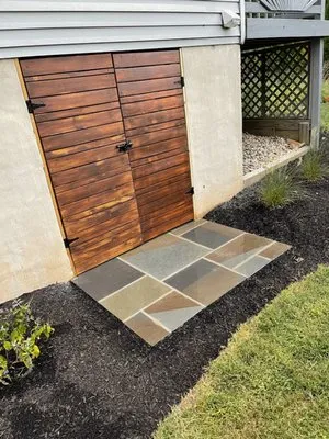 Green Planet 's Erni Landscaping / Hardscaping Logo