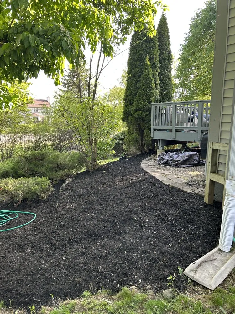 Affordable lawn care service experts serving Woodstock, IL - Green prairie landscaping