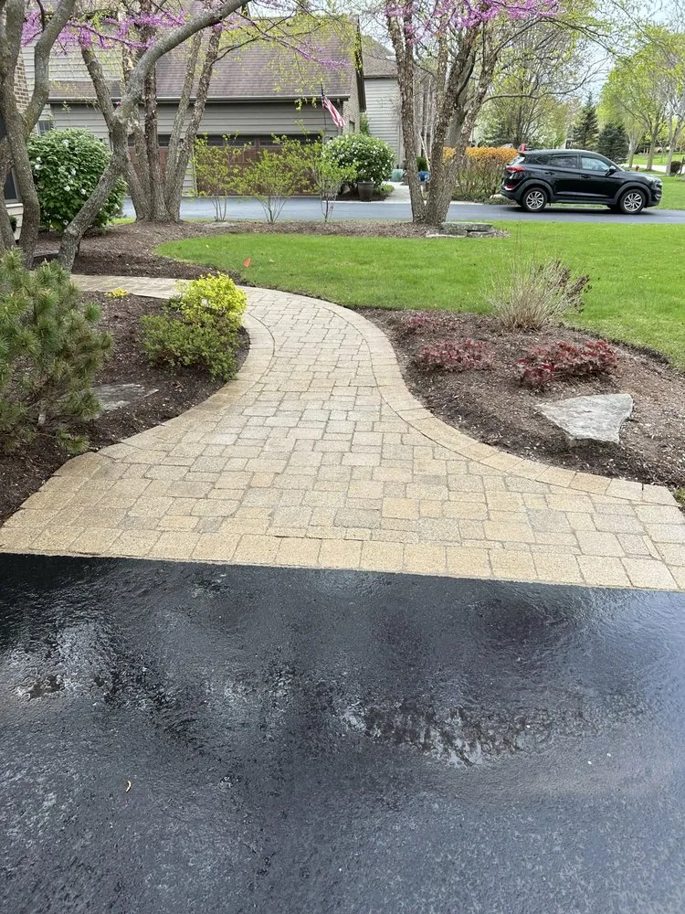 Local yard cleanup service in Woodstock, IL by Green prairie landscaping