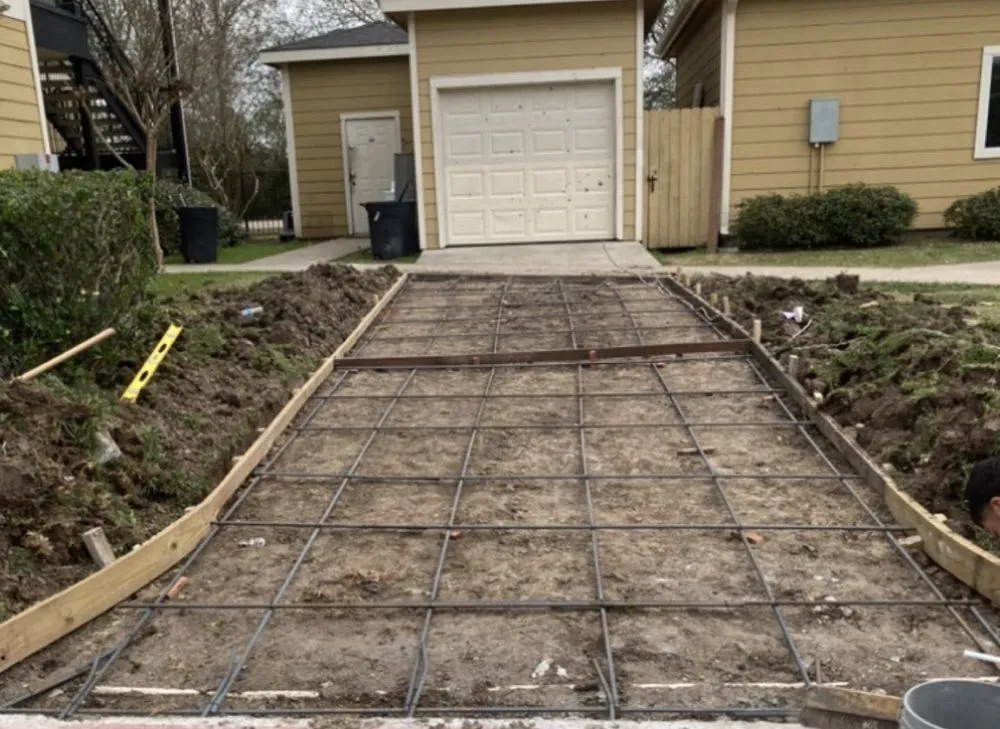 Custom lawn care service in Sugar Land, TX by Green Pros 360