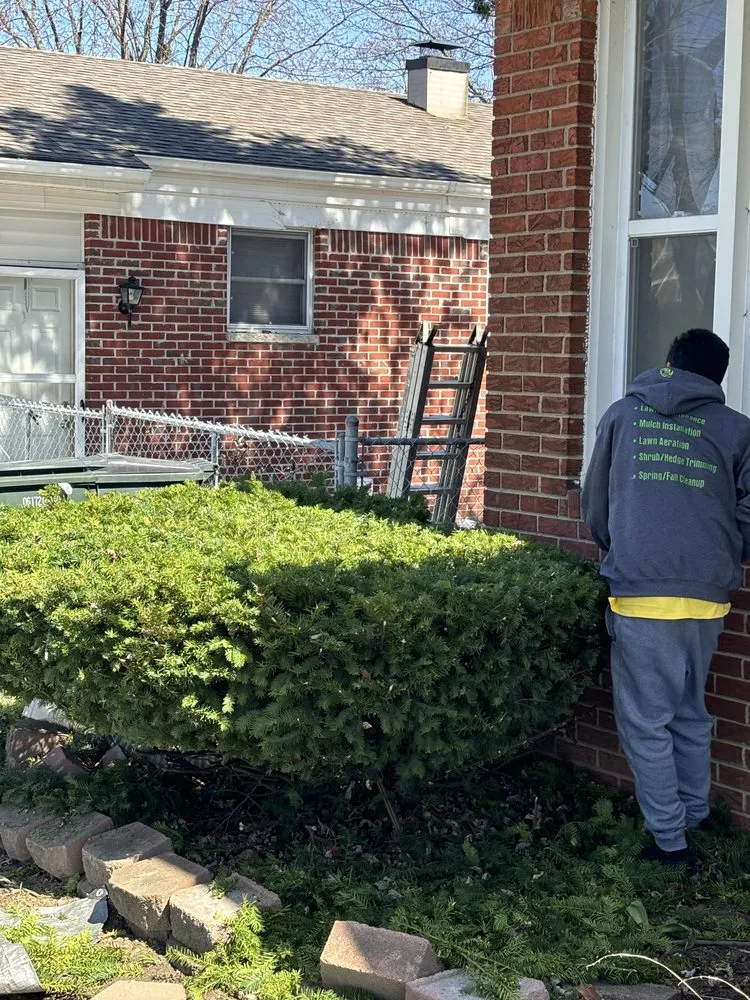 Local garden landscaping in St. Clair Shores, MI by Green Rhino Lawn Care