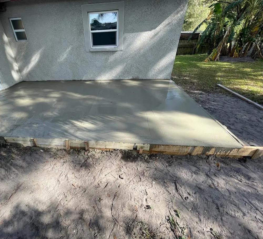 Trusted landscaping services for residential properties in Tampa, FL by Green Roots Landscaping