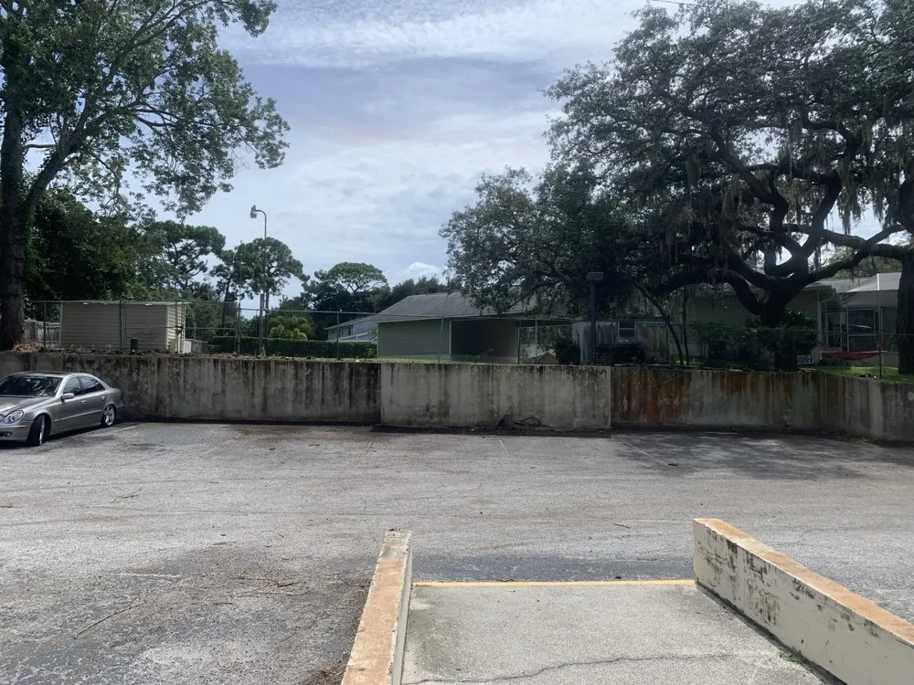 Reliable landscape design in Tampa, FL by Green Roots Landscaping