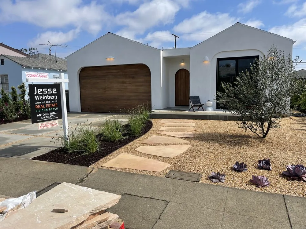 Top-rated outdoor landscaping for beautiful yards in Inglewood, CA by Green Scapes Landscaping