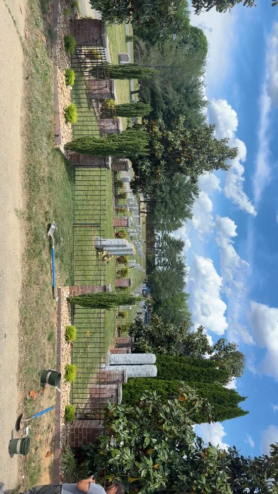 Custom yard cleanup service for residential properties in Fredericksburg, VA by Green Scene